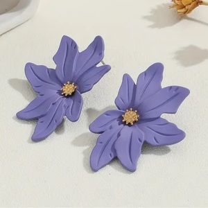 NEW SUMMER Purple Asymmetrical Flower Vacation Elegant Cute Dangle Earrings